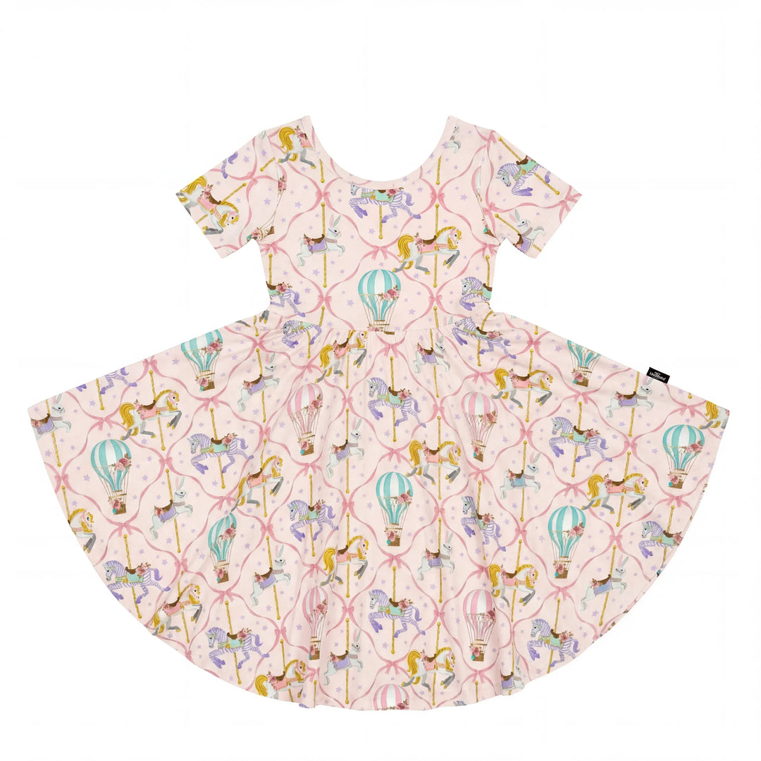 Süßes Karussell Einhorn Ballon Bambus Wirbelkleid