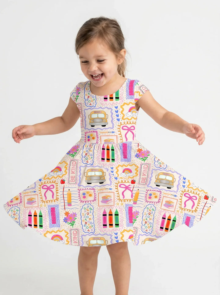 Vestido Twirl de Bambú con Bosquejo de Desfile de Cachorros