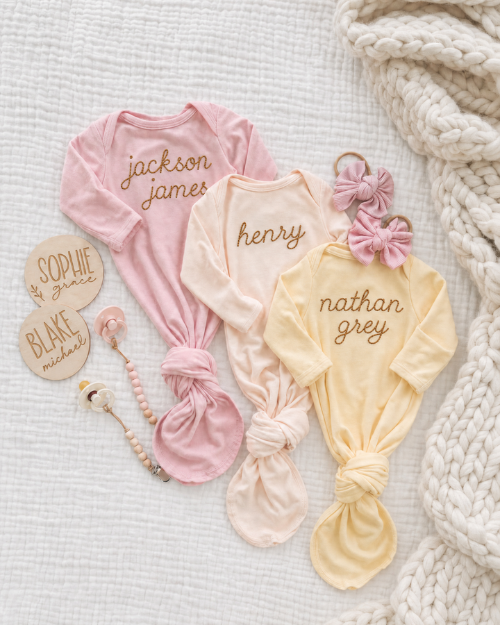 Personalisiertes genähtes Baby-Namen-Bambus-Knotenkleid