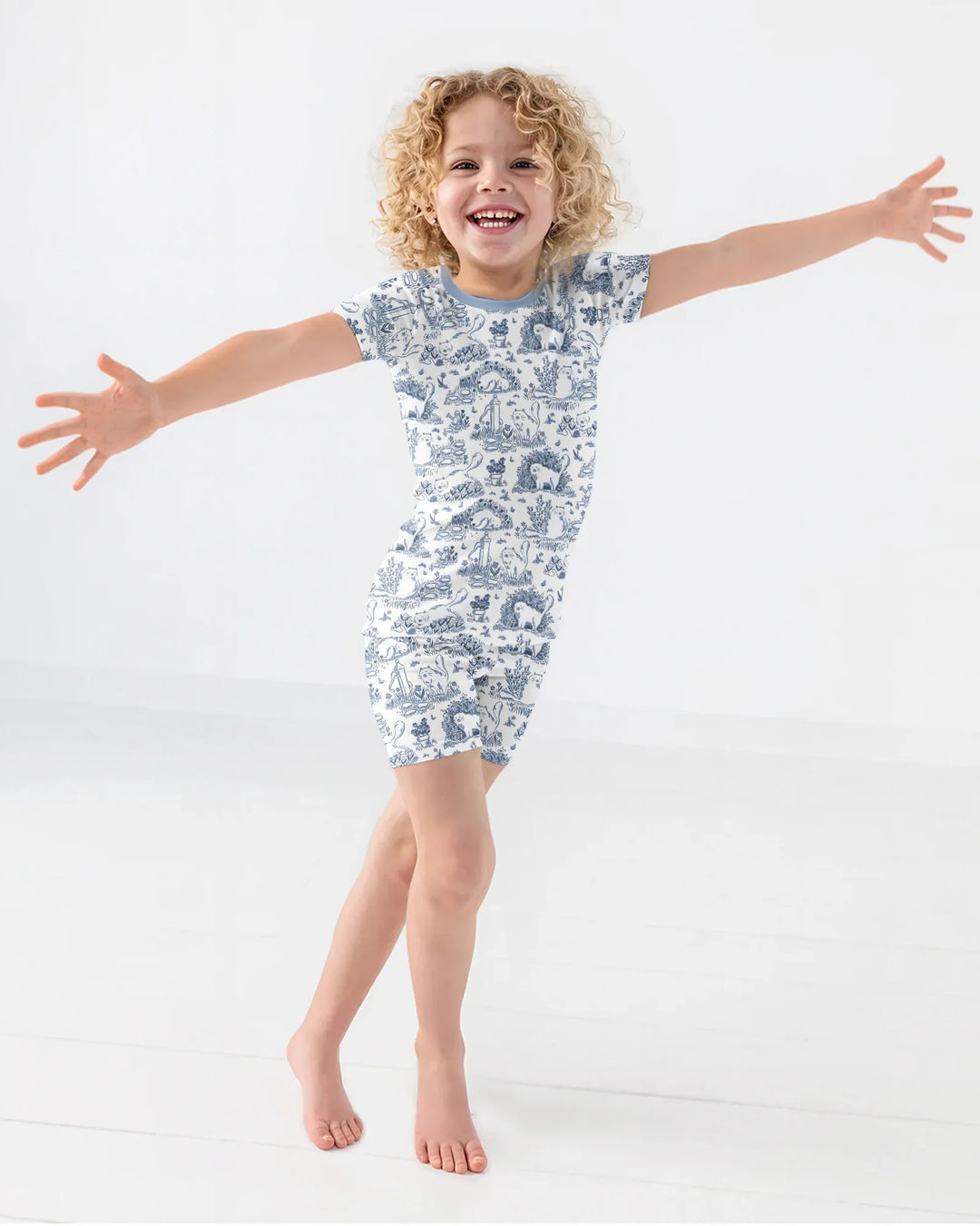 Template Zweiteiliges Pyjama-Set mit kurzen Ärmeln und Shorts