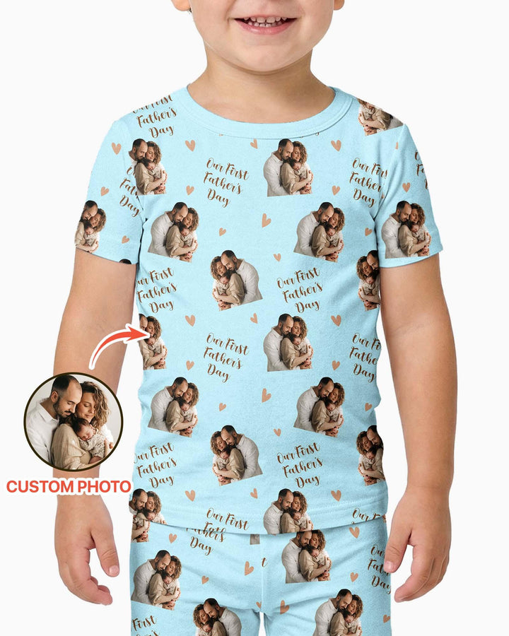 Pijama de dos piezas con foto personalizada "Our First as Parents" de bambú y manga corta