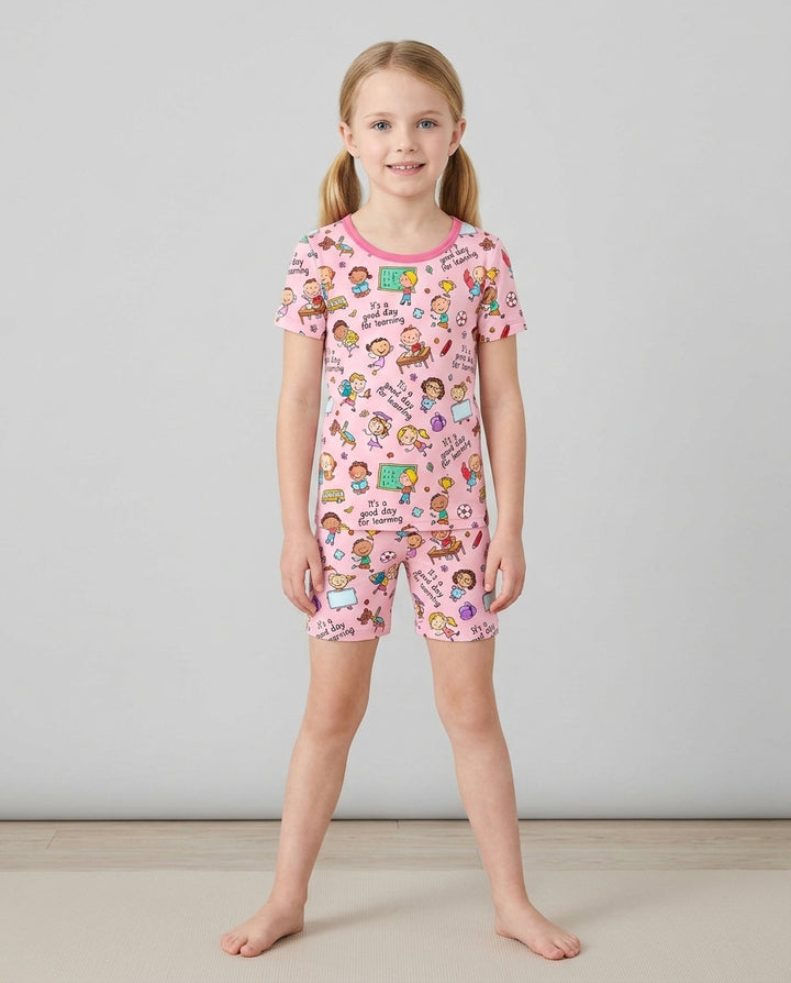 Template Zweiteiliges Pyjama-Set mit kurzen Ärmeln und Shorts