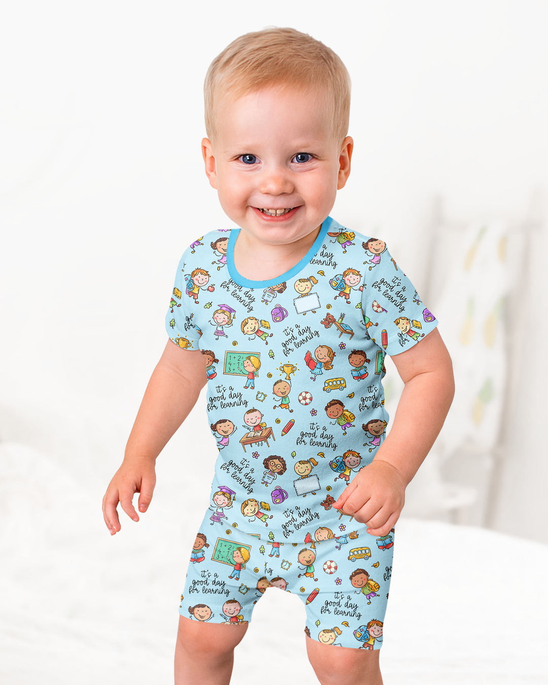 Template Zweiteiliges Pyjama-Set mit kurzen Ärmeln und Shorts