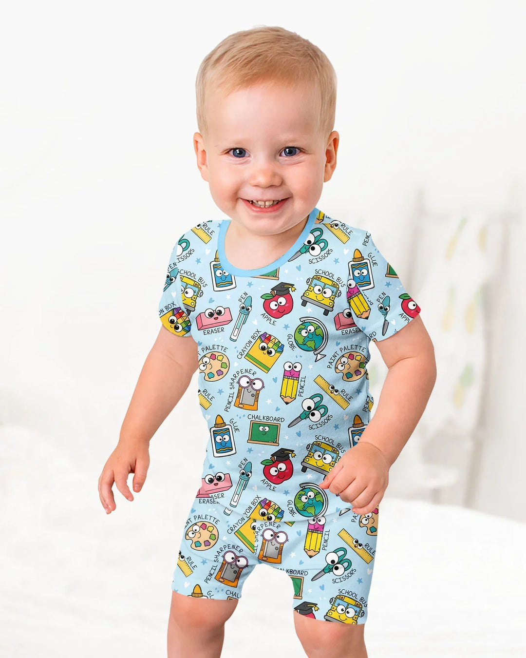 Template Zweiteiliges Pyjama-Set mit kurzen Ärmeln und Shorts