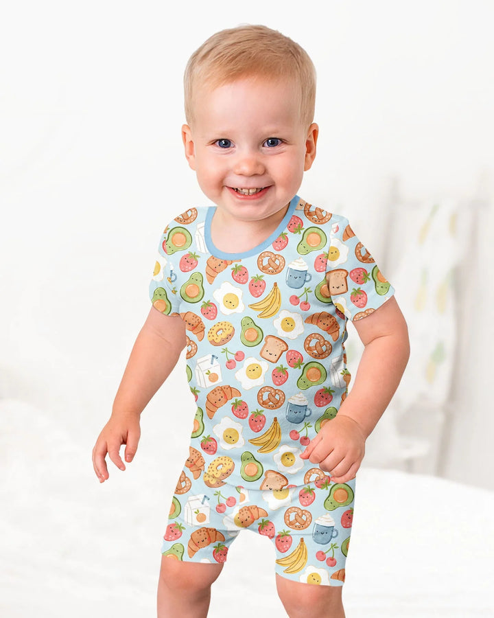 Template Zweiteiliges Pyjama-Set mit kurzen Ärmeln und Shorts