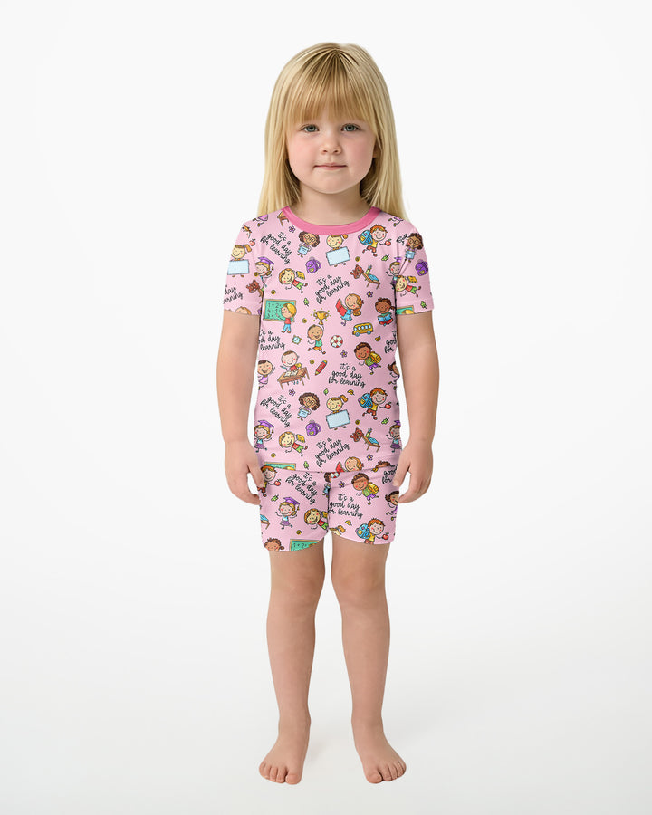 Template Zweiteiliges Pyjama-Set mit kurzen Ärmeln und Shorts