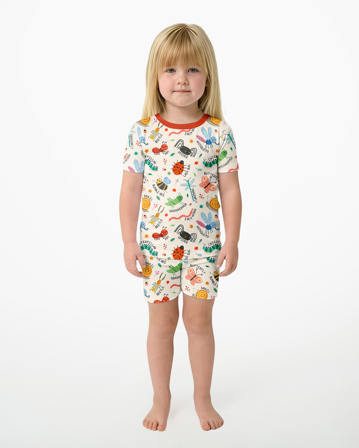 Template Zweiteiliges Pyjama-Set mit kurzen Ärmeln und Shorts