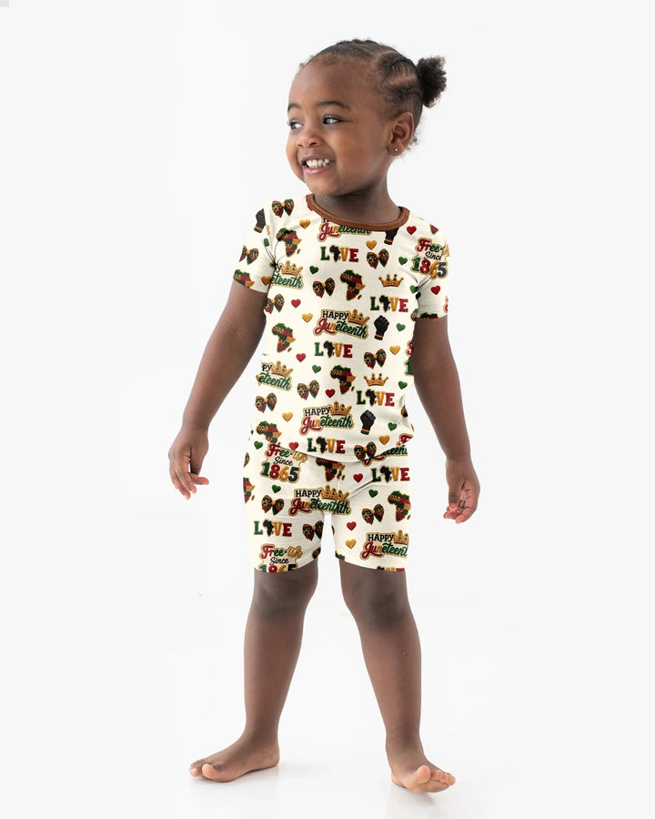 Template Zweiteiliges Pyjama-Set mit kurzen Ärmeln und Shorts
