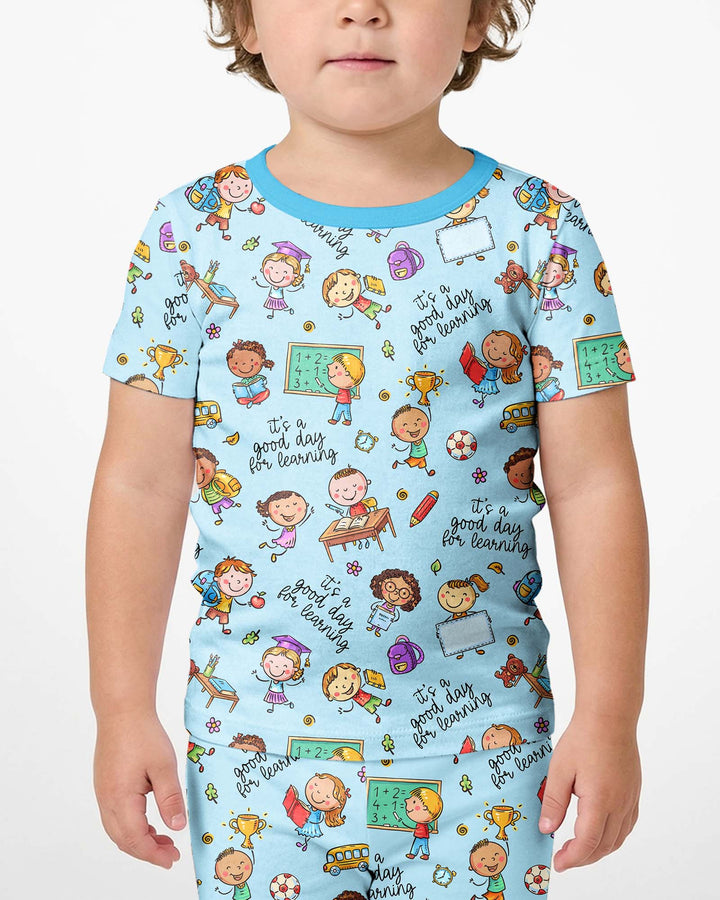 Template Zweiteiliges Pyjama-Set mit kurzen Ärmeln und Shorts