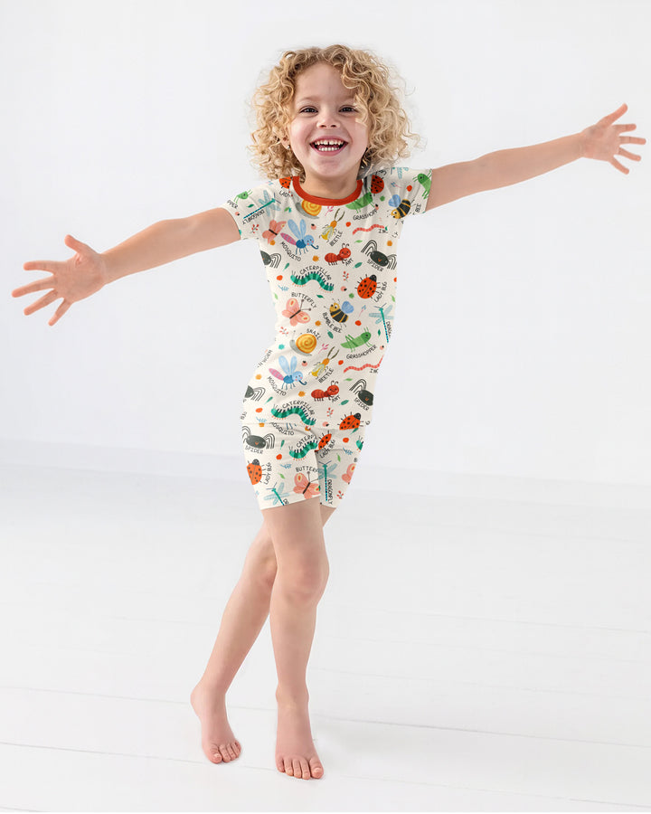 Template Zweiteiliges Pyjama-Set mit kurzen Ärmeln und Shorts