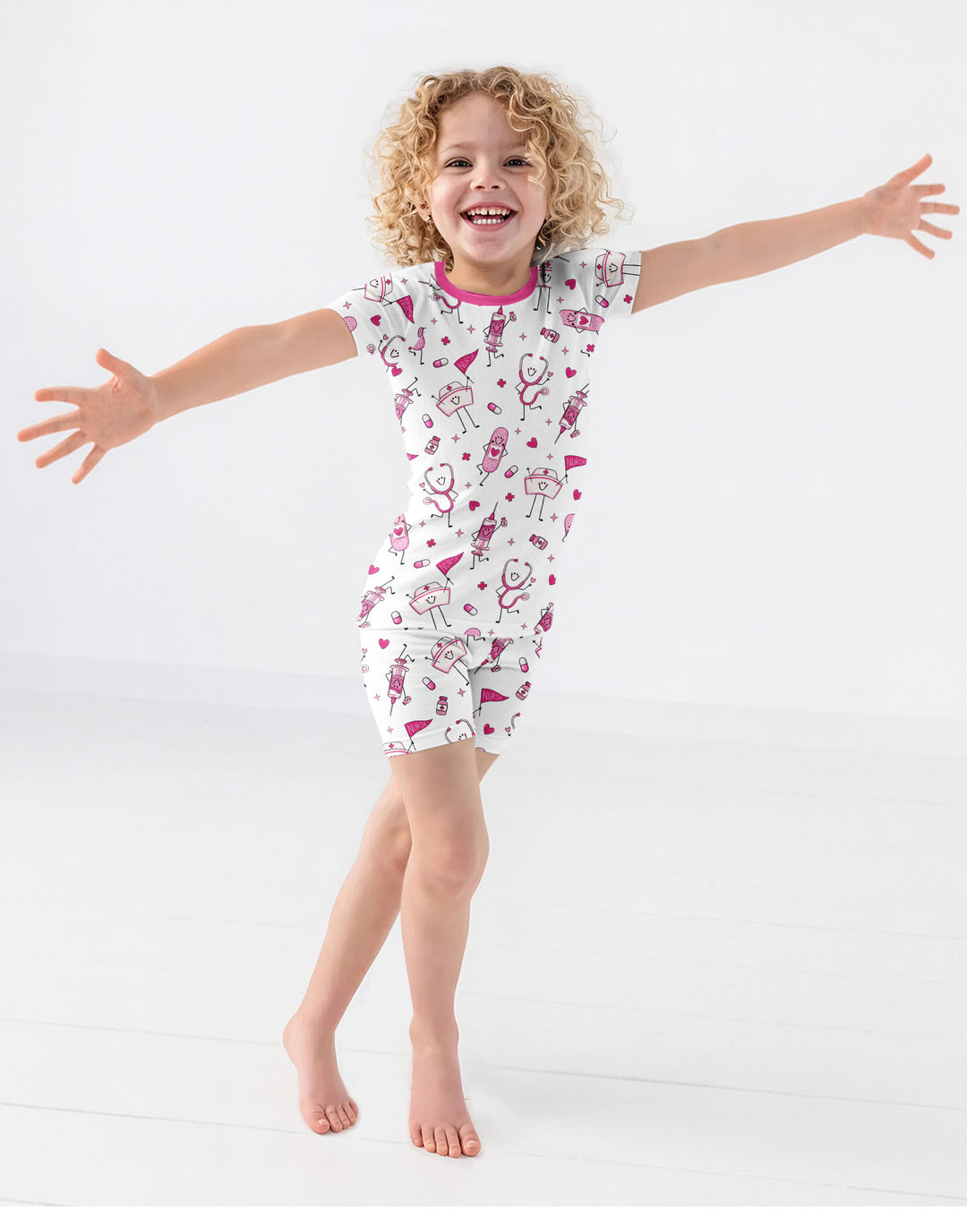 Template Zweiteiliges Pyjama-Set mit kurzen Ärmeln und Shorts