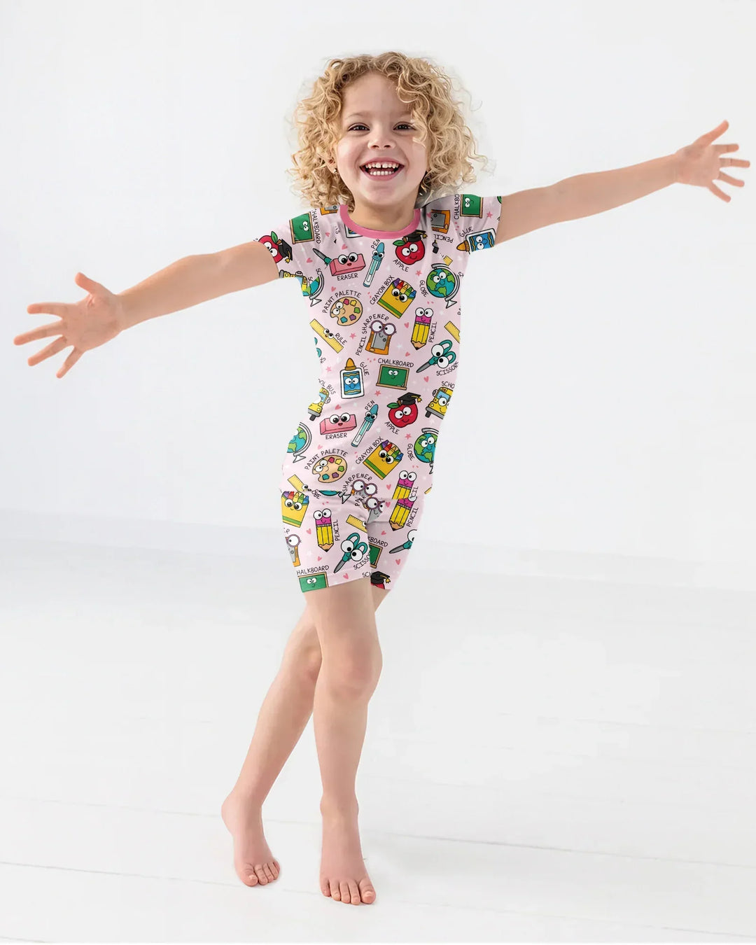 Template Zweiteiliges Pyjama-Set mit kurzen Ärmeln und Shorts