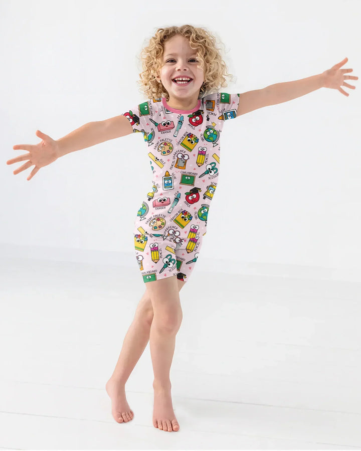 Template Zweiteiliges Pyjama-Set mit kurzen Ärmeln und Shorts