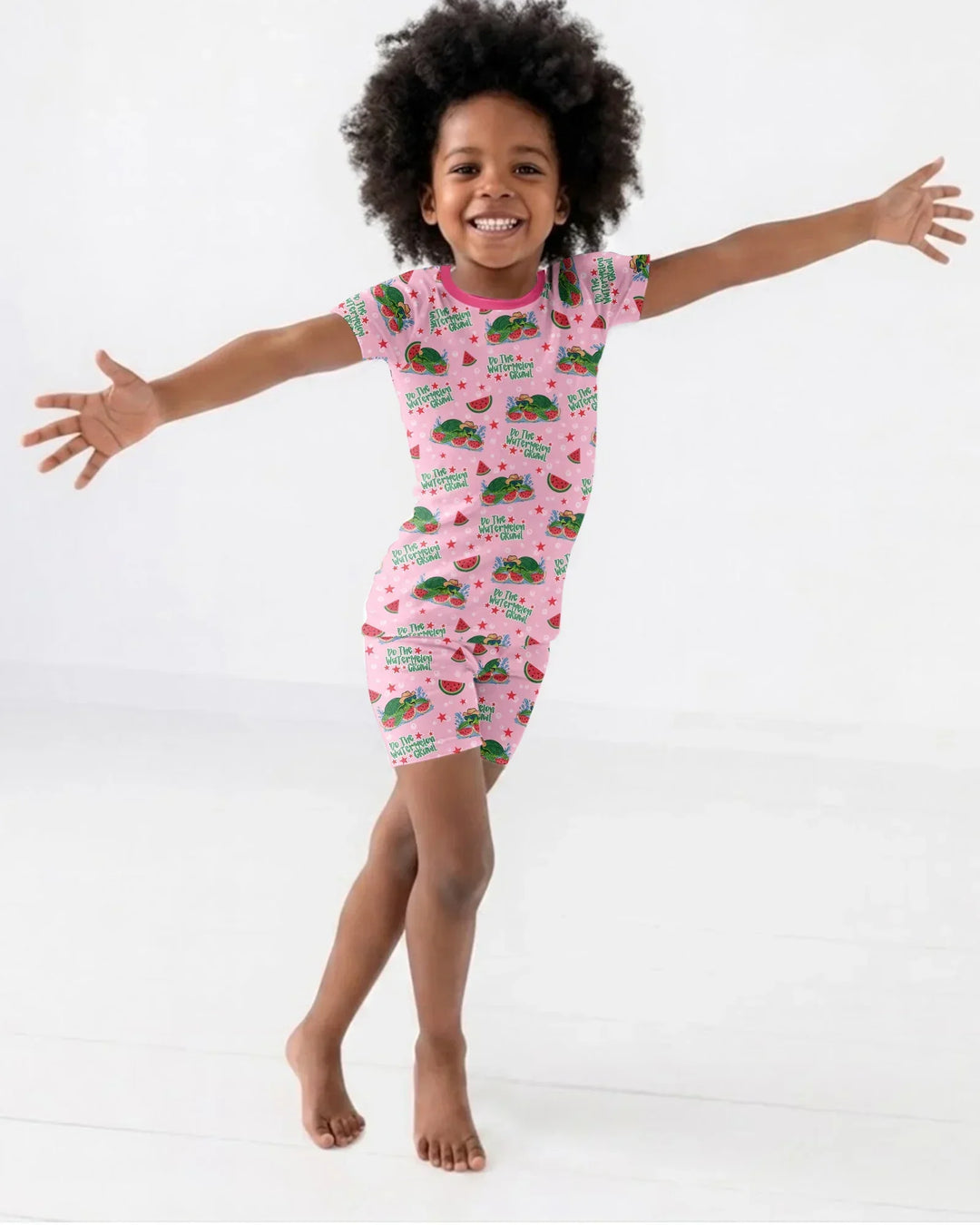 Template Zweiteiliges Pyjama-Set mit kurzen Ärmeln und Shorts