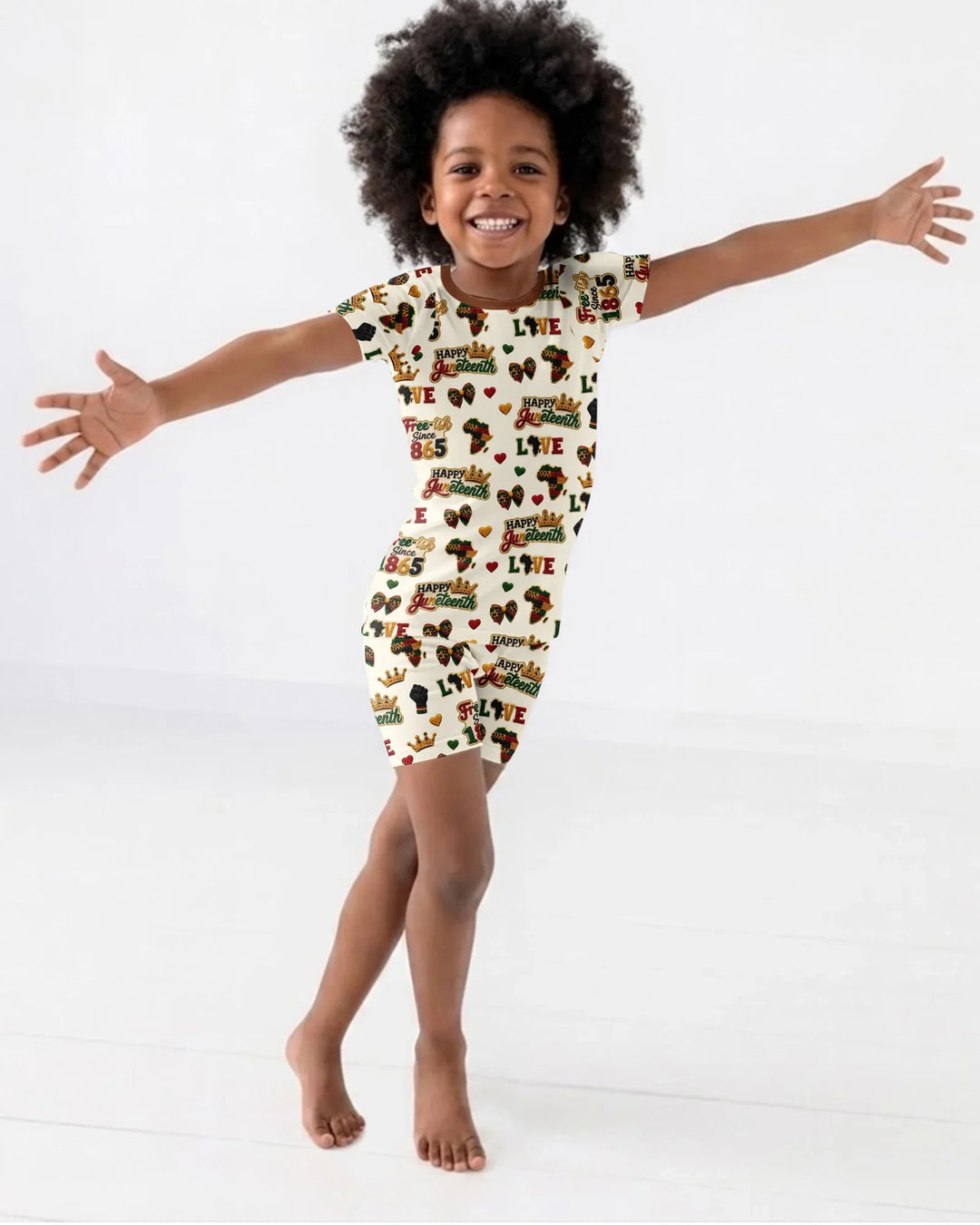 Template Zweiteiliges Pyjama-Set mit kurzen Ärmeln und Shorts