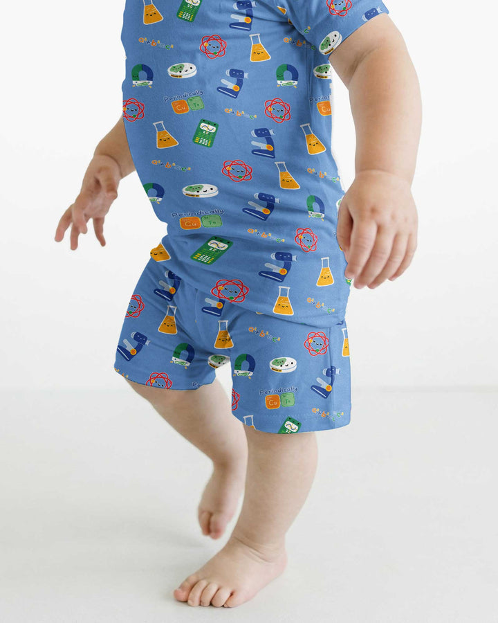 Template Zweiteiliges Pyjama-Set mit kurzen Ärmeln und Shorts