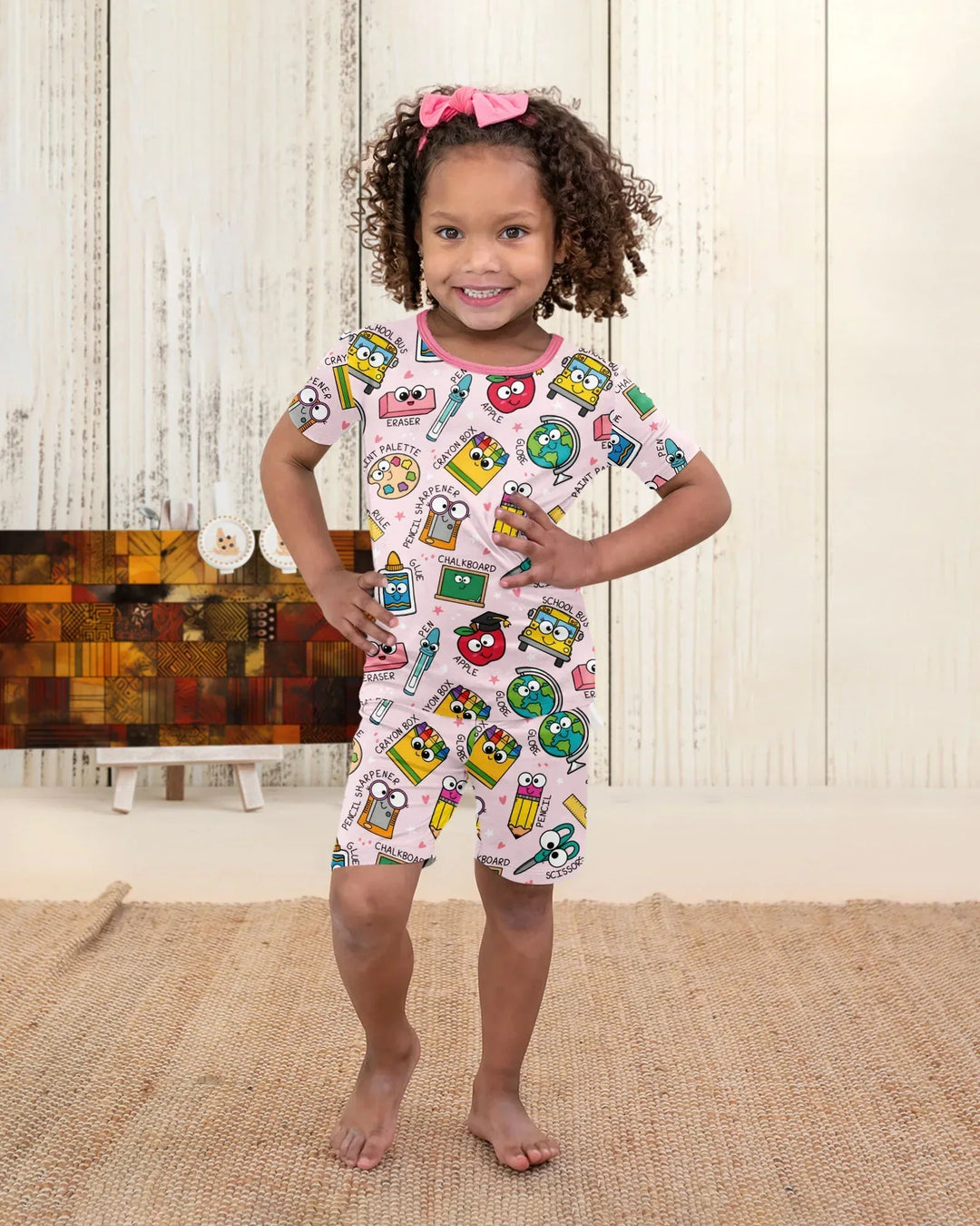 Template Zweiteiliges Pyjama-Set mit kurzen Ärmeln und Shorts