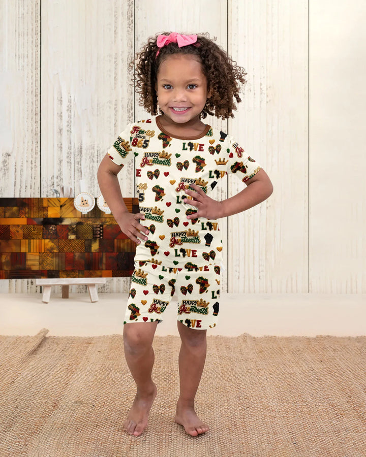 Template Zweiteiliges Pyjama-Set mit kurzen Ärmeln und Shorts