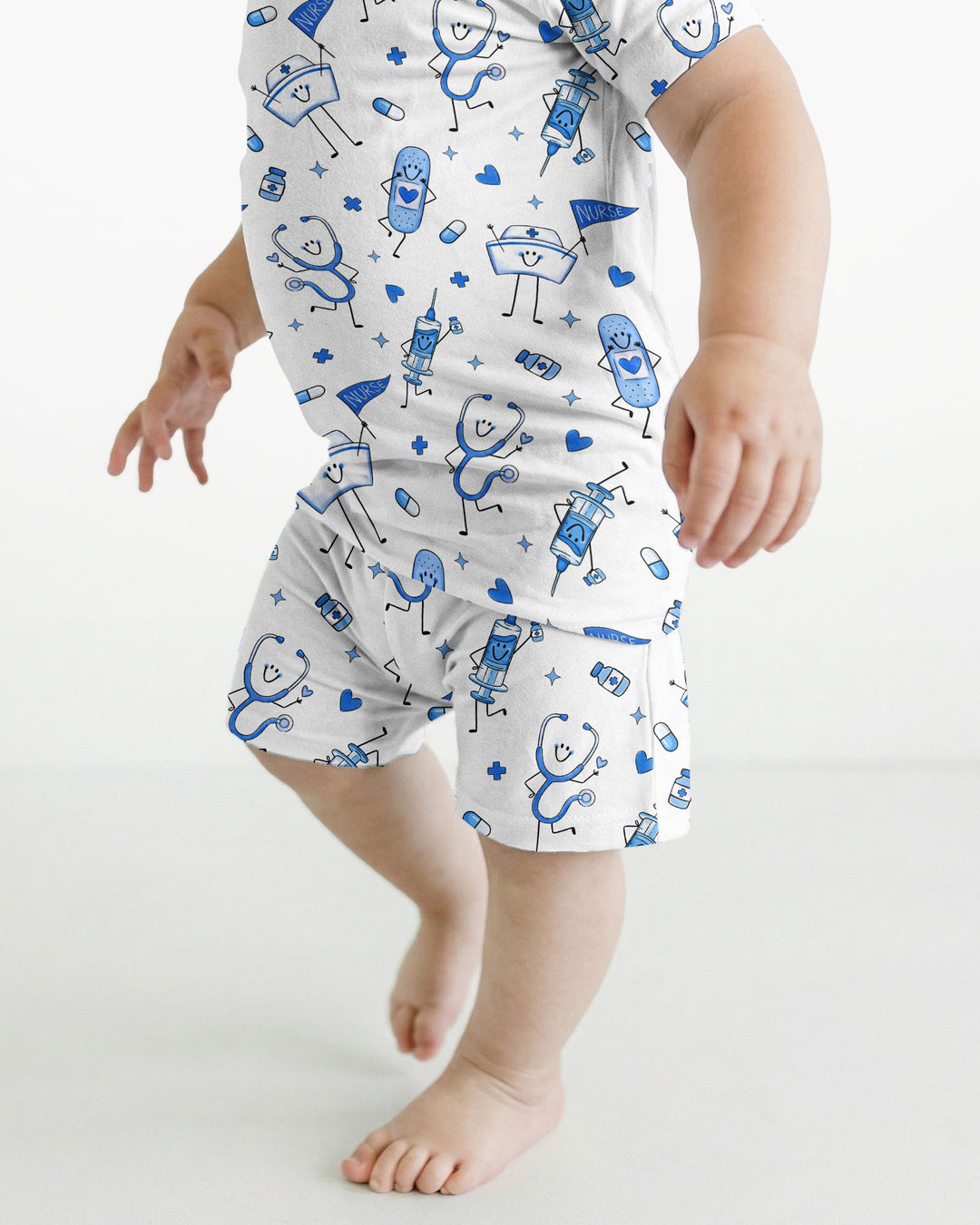 Template Zweiteiliges Pyjama-Set mit kurzen Ärmeln und Shorts