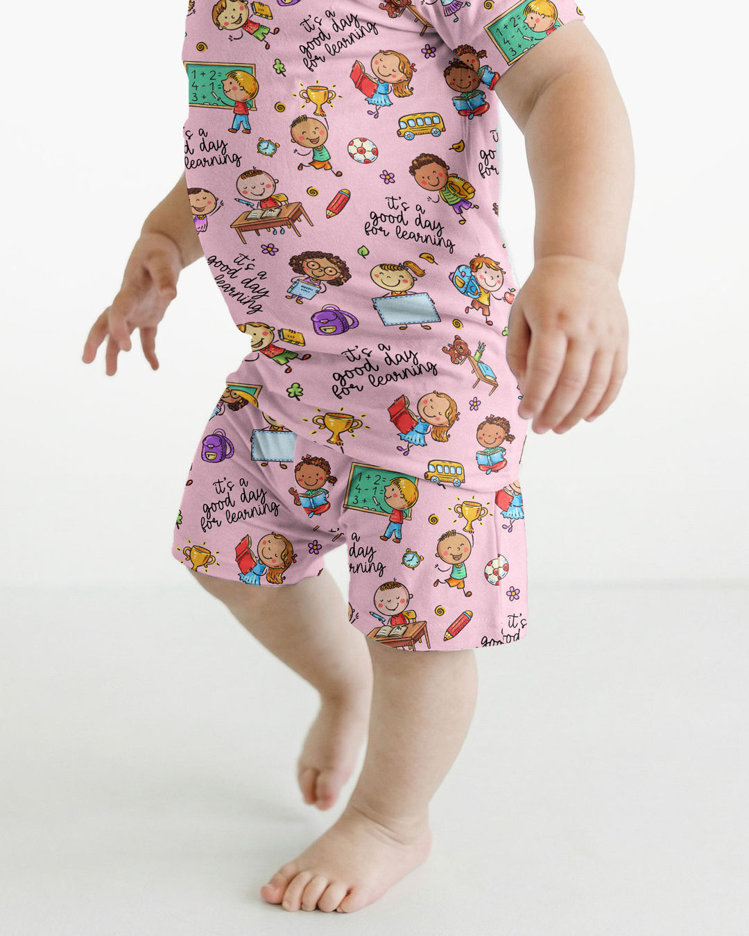 Template Zweiteiliges Pyjama-Set mit kurzen Ärmeln und Shorts