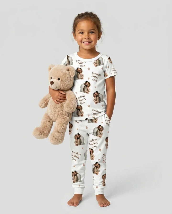 Pijama de dos piezas con foto personalizada "Our First as Parents" de bambú y manga corta