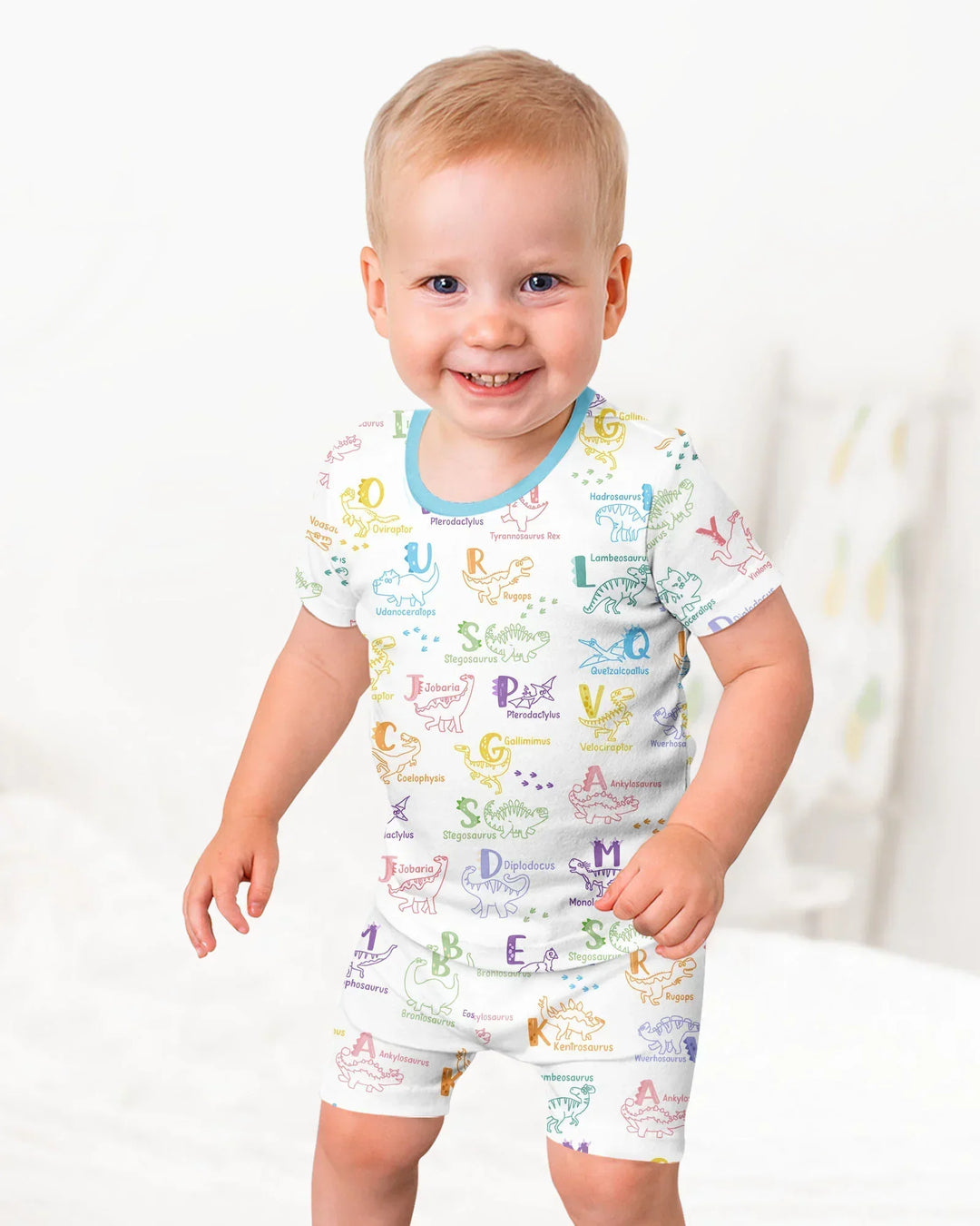 Template Zweiteiliges Pyjama-Set mit kurzen Ärmeln und Shorts