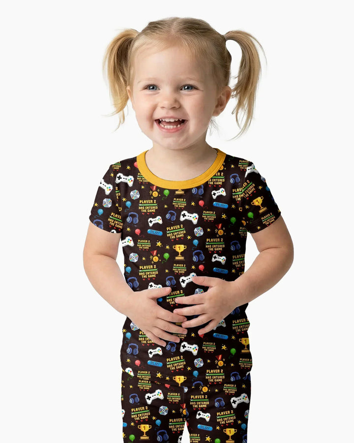 Template Zweiteiliges Pyjama-Set mit kurzen Ärmeln und Shorts