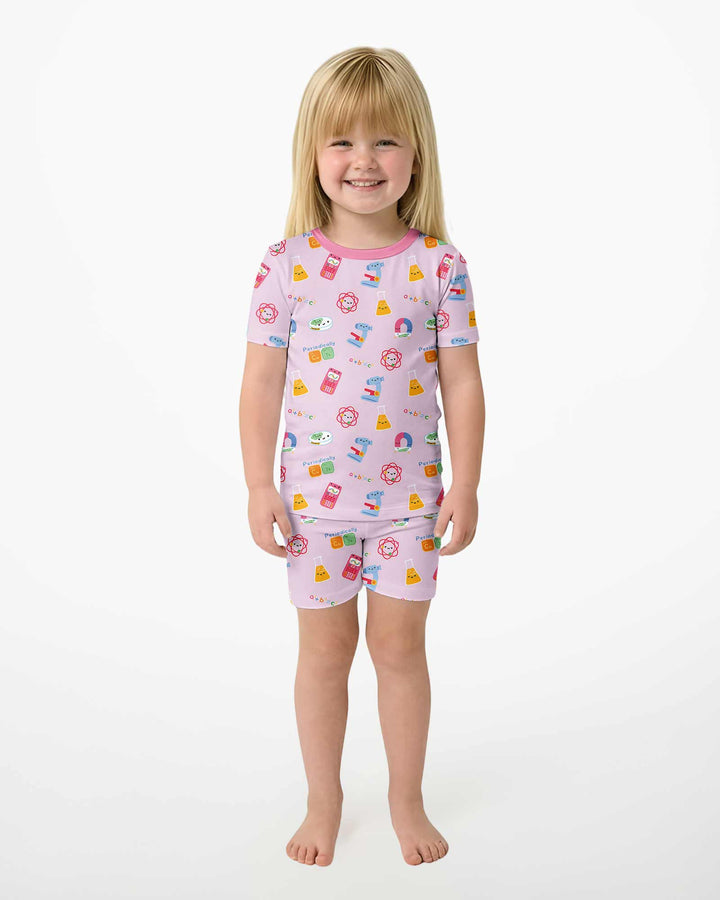 Template Zweiteiliges Pyjama-Set mit kurzen Ärmeln und Shorts