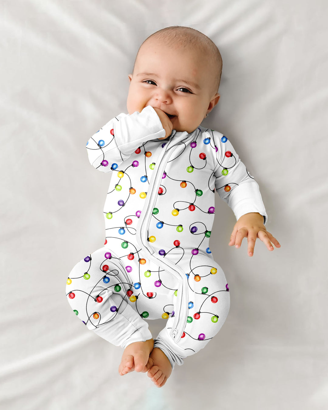 Babys erster Weihnachtslichter-Schlafanzug – Bunt &amp; Gemütlich