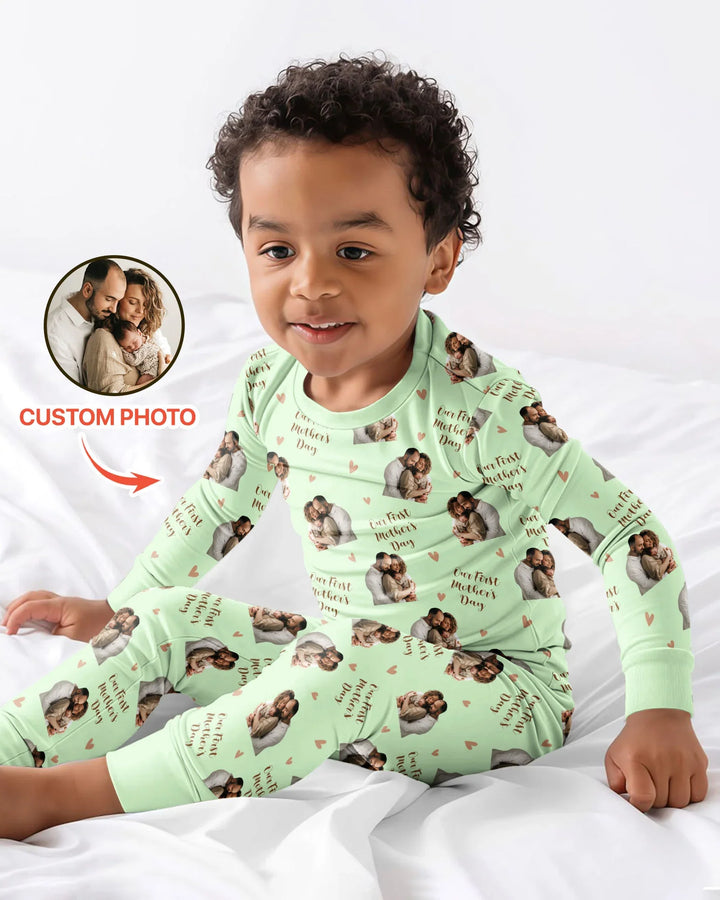 Pijama de dos piezas de bambú con foto personalizada "Our First as Parents" de manga larga