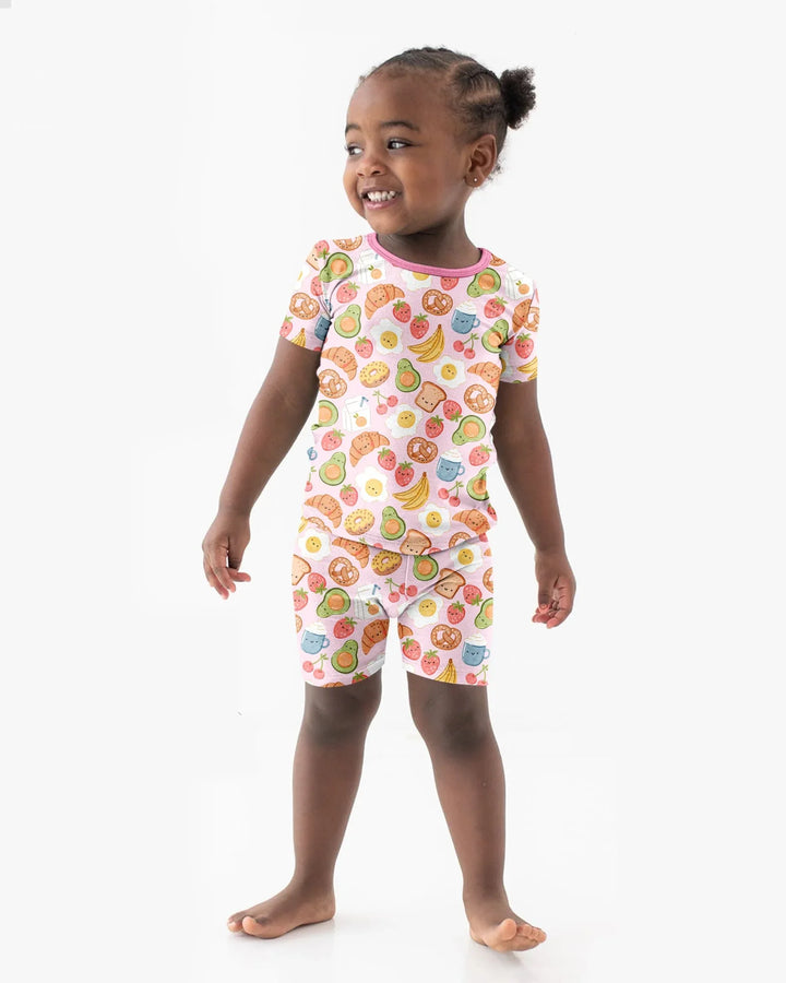 Template Zweiteiliges Pyjama-Set mit kurzen Ärmeln und Shorts