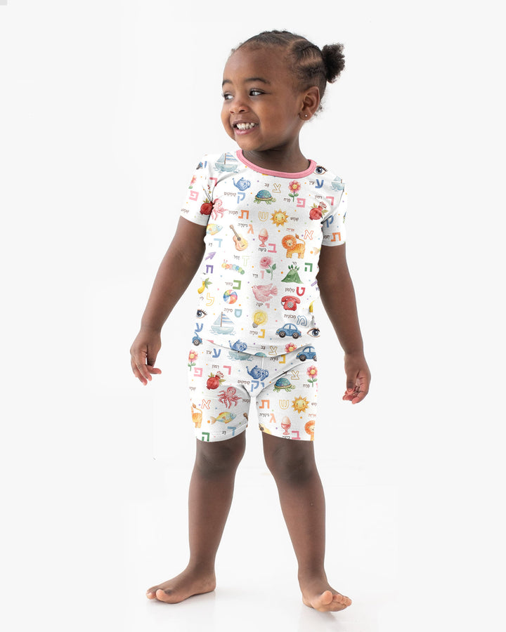 Template Zweiteiliges Pyjama-Set mit kurzen Ärmeln und Shorts