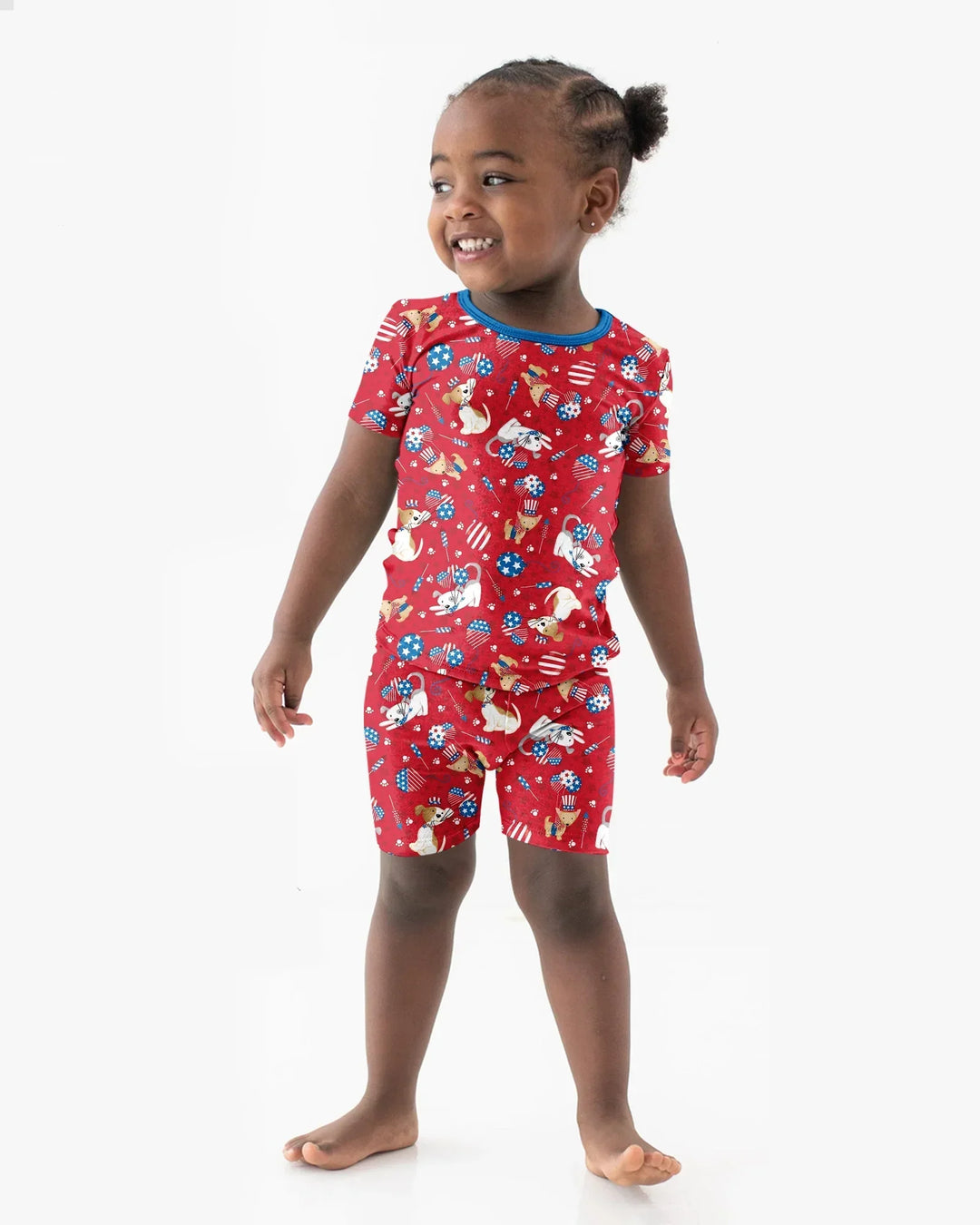 Template Zweiteiliges Pyjama-Set mit kurzen Ärmeln und Shorts