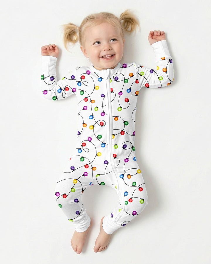 Babys erster Weihnachtslichter-Schlafanzug – Bunt &amp; Gemütlich