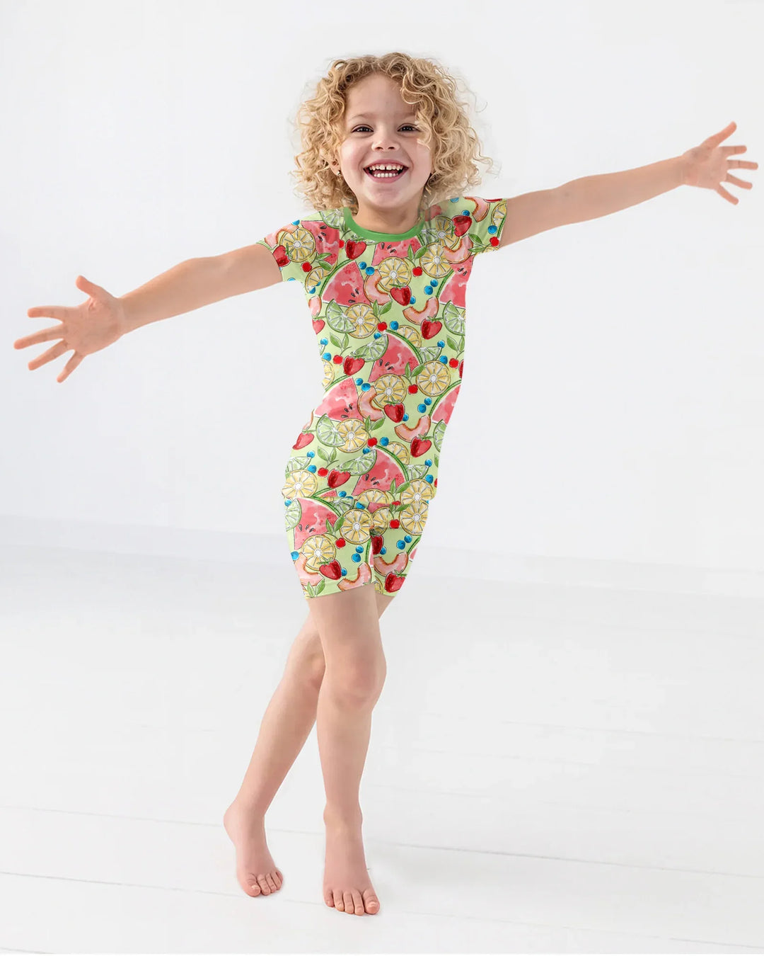 Template Zweiteiliges Pyjama-Set mit kurzen Ärmeln und Shorts