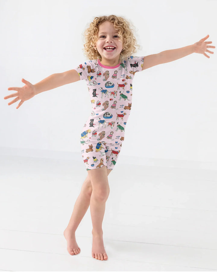 Template Zweiteiliges Pyjama-Set mit kurzen Ärmeln und Shorts