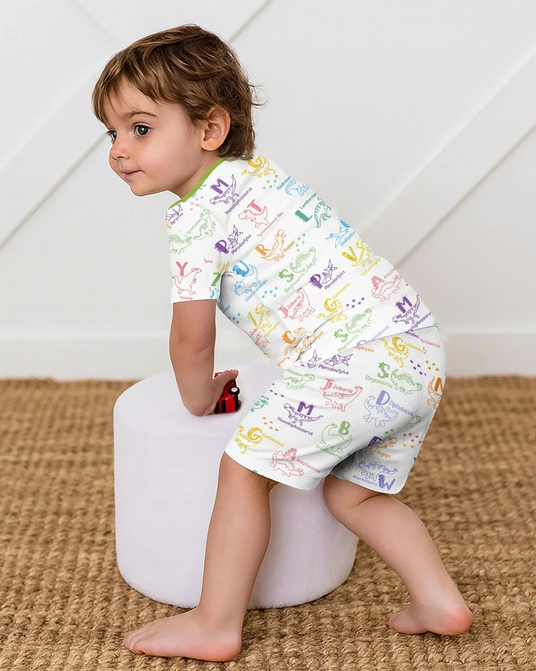 Template Zweiteiliges Pyjama-Set mit kurzen Ärmeln und Shorts