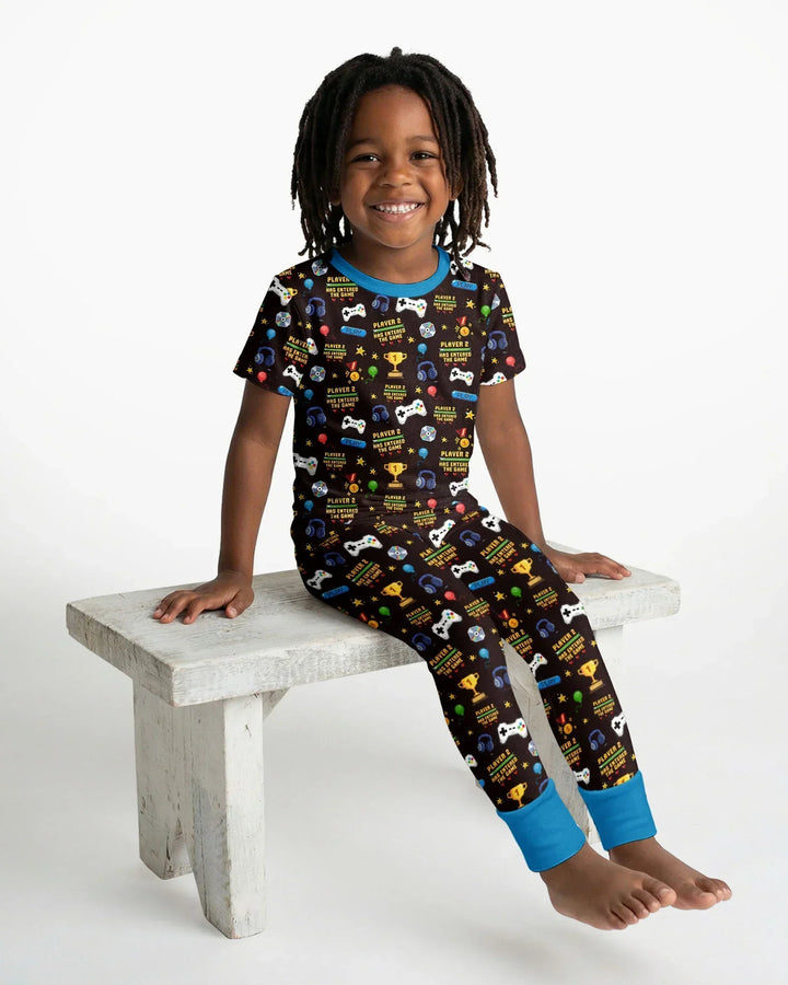 Template Zweiteiliges Pyjama-Set mit kurzen Ärmeln und Shorts