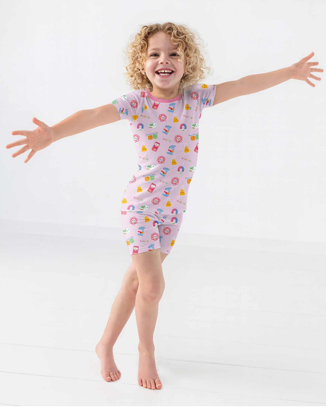 Template Zweiteiliges Pyjama-Set mit kurzen Ärmeln und Shorts
