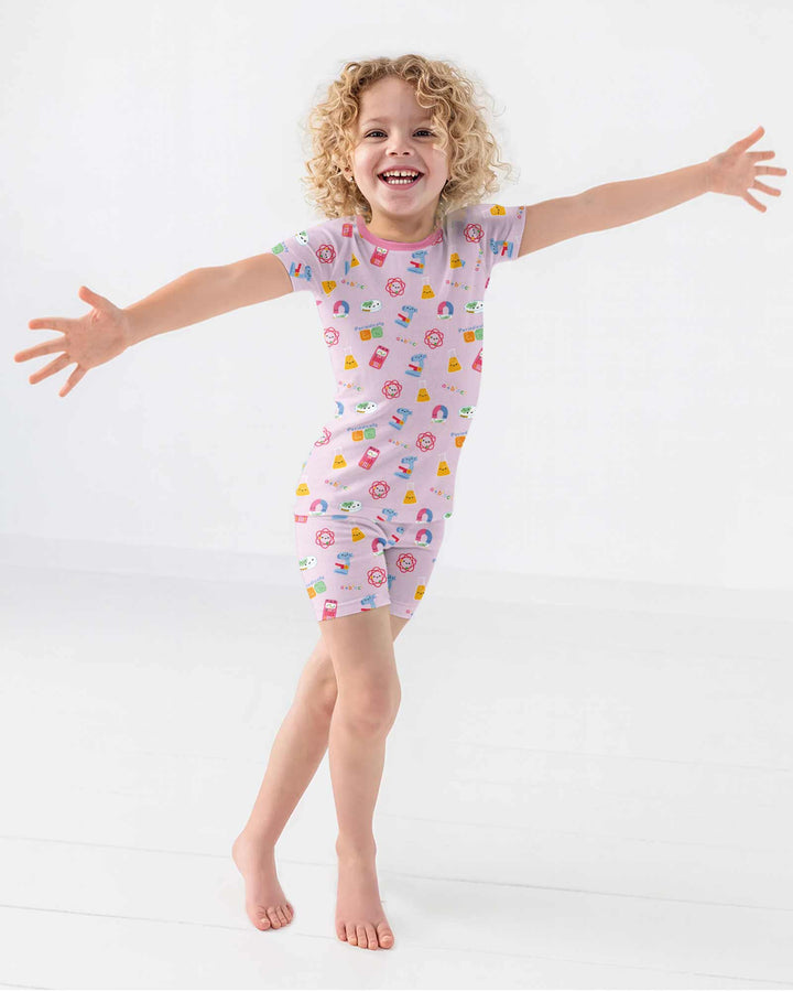 Template Zweiteiliges Pyjama-Set mit kurzen Ärmeln und Shorts