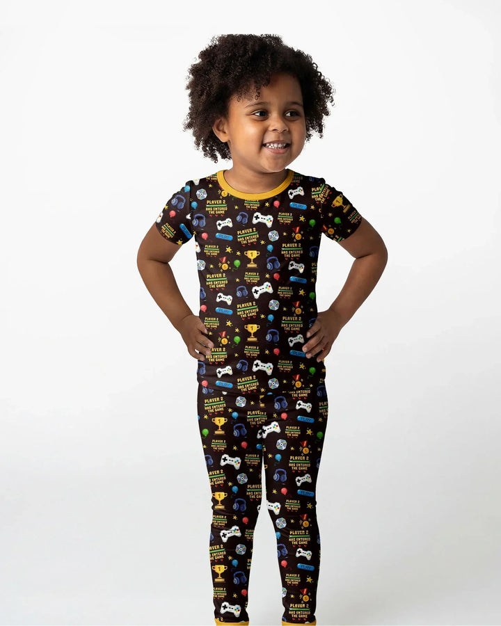 Template Zweiteiliges Pyjama-Set mit kurzen Ärmeln und Shorts