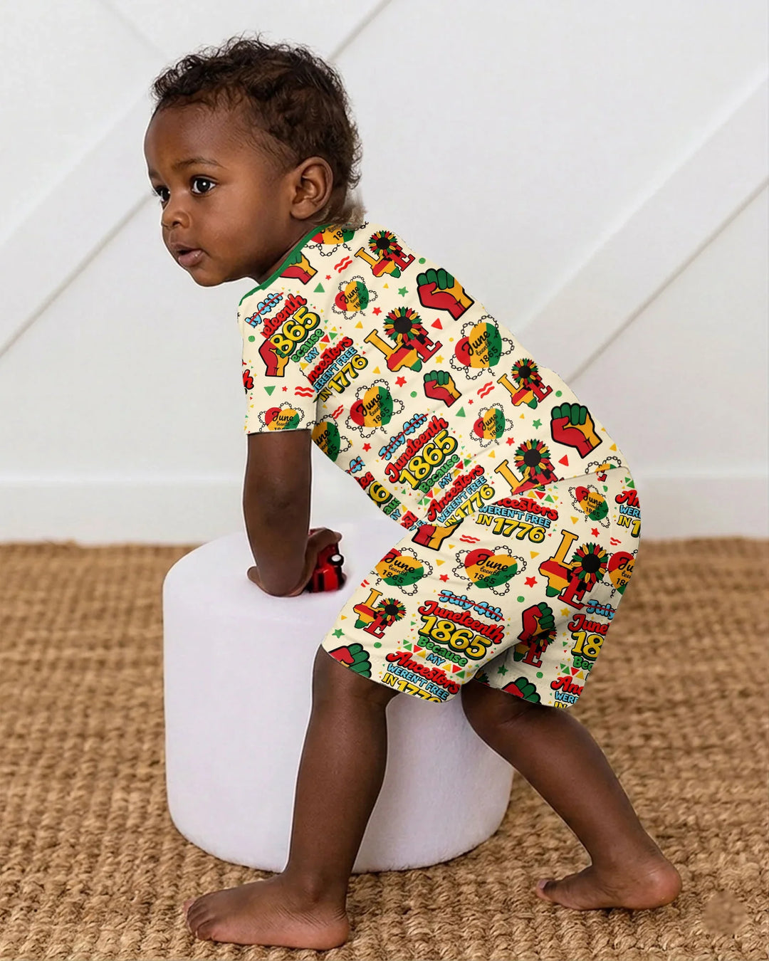 Template Zweiteiliges Pyjama-Set mit kurzen Ärmeln und Shorts