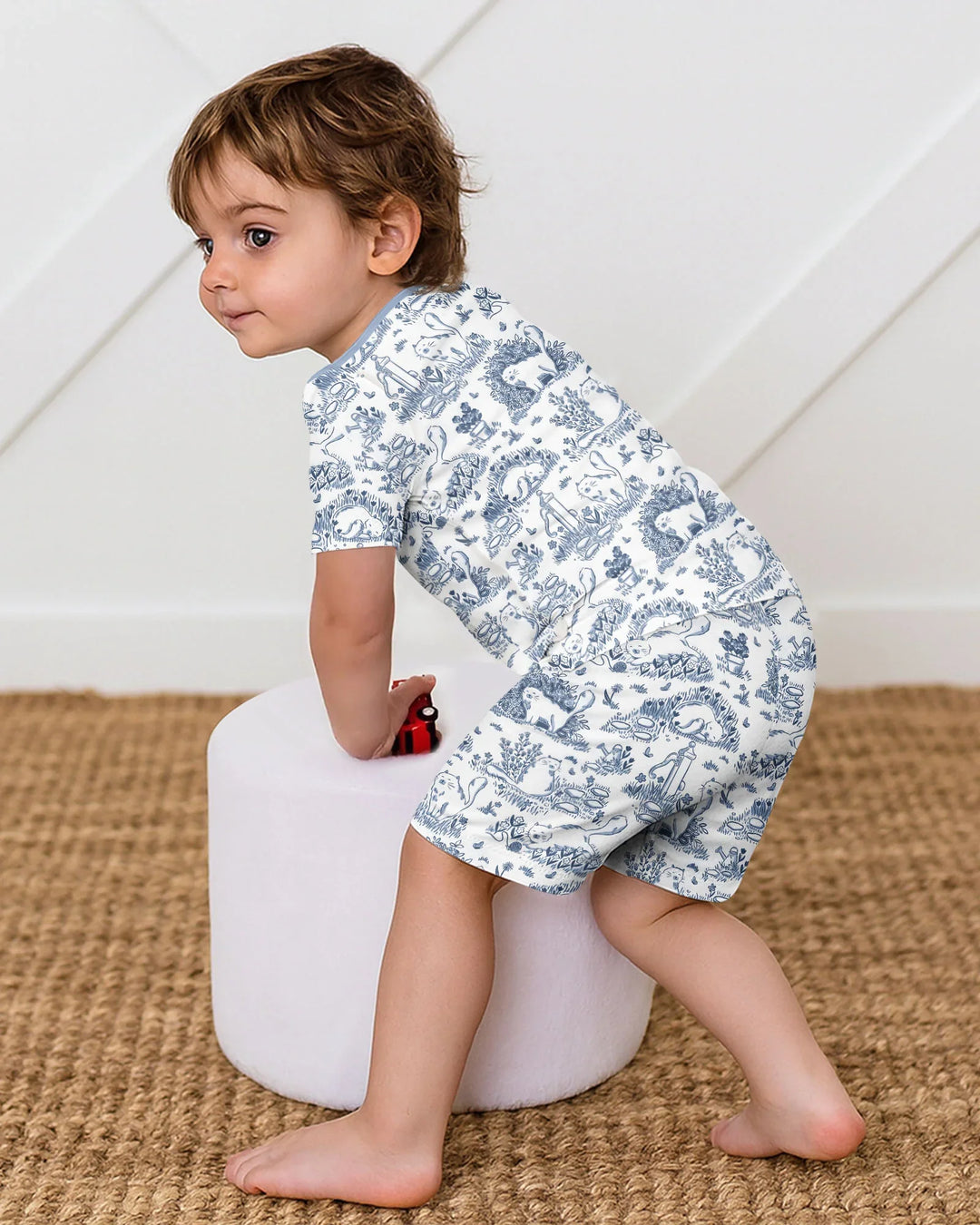 Template Zweiteiliges Pyjama-Set mit kurzen Ärmeln und Shorts