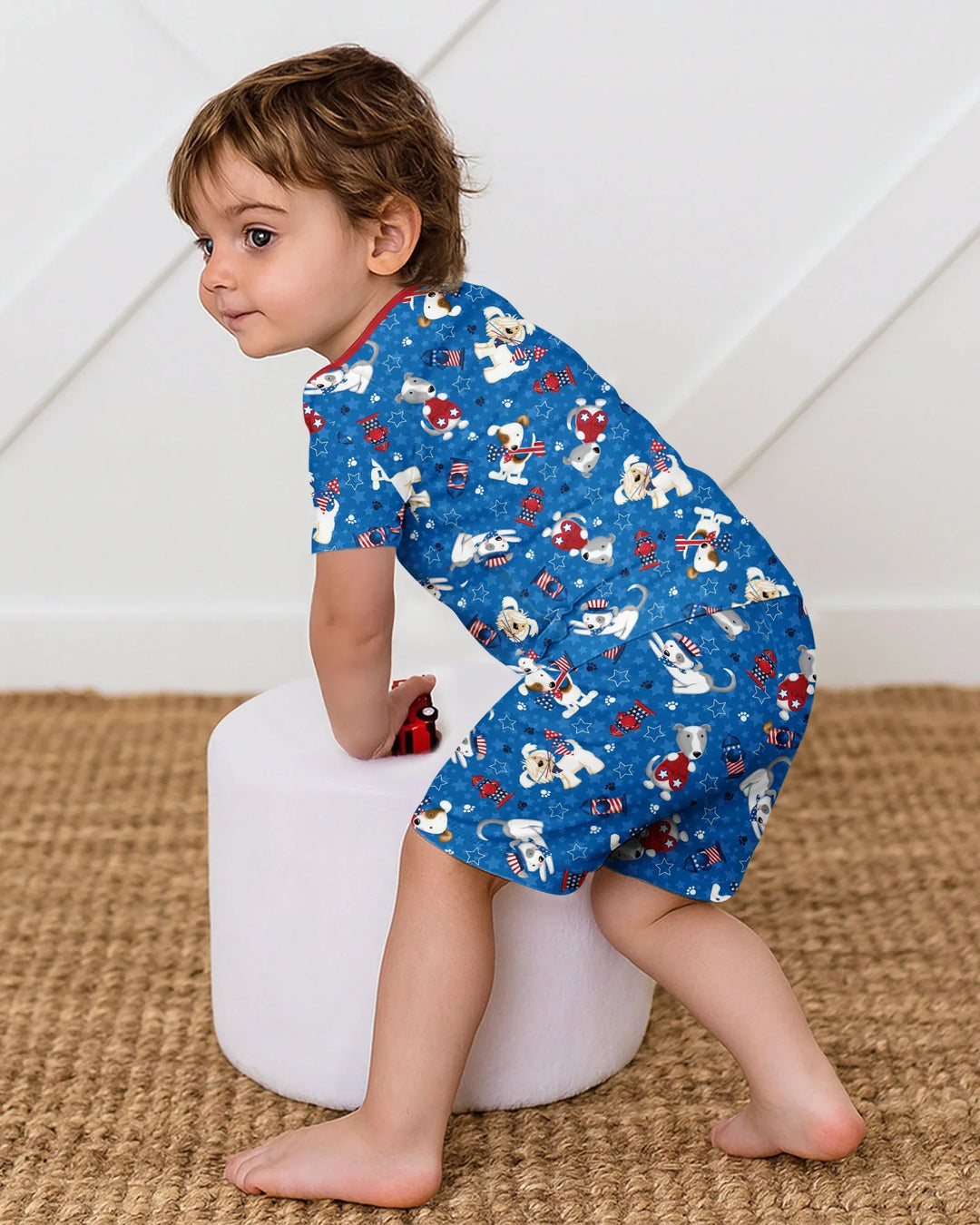 Template Zweiteiliges Pyjama-Set mit kurzen Ärmeln und Shorts