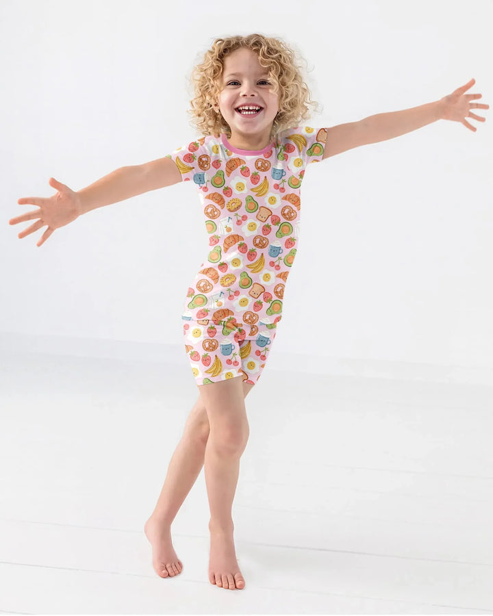 Template Zweiteiliges Pyjama-Set mit kurzen Ärmeln und Shorts