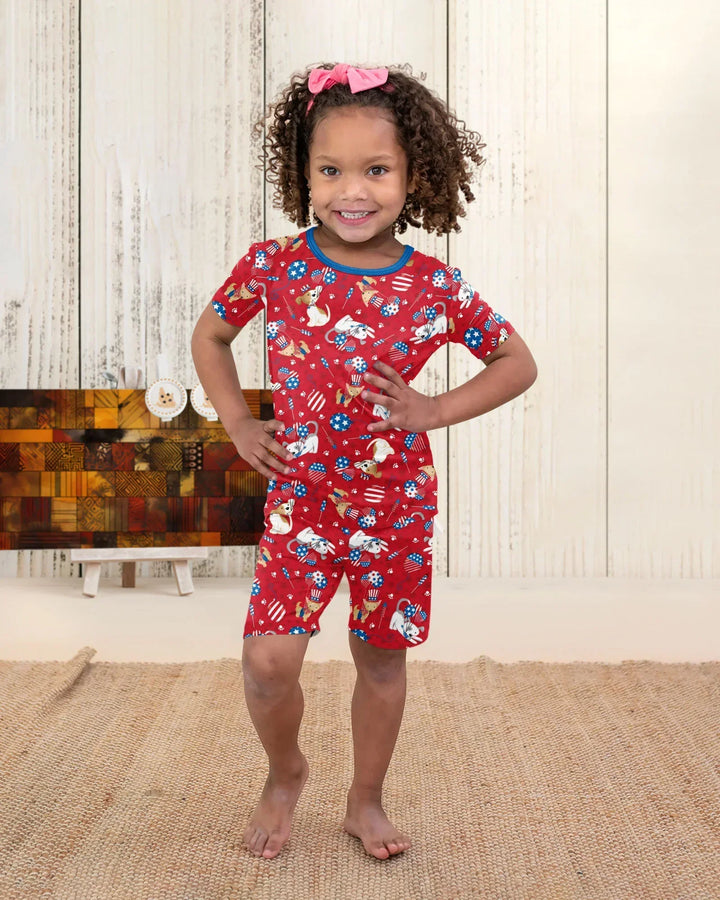 Template Zweiteiliges Pyjama-Set mit kurzen Ärmeln und Shorts