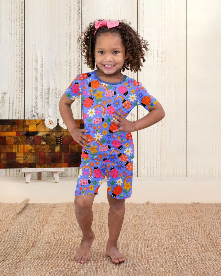Conjunto de pijama de dos piezas de bambú con mangas cortas y shorts para niñas, diseño de mariquitas