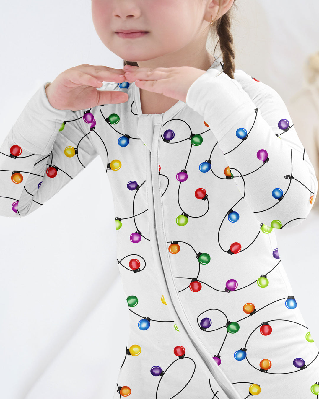 Babys erster Weihnachtslichter-Schlafanzug – Bunt &amp; Gemütlich