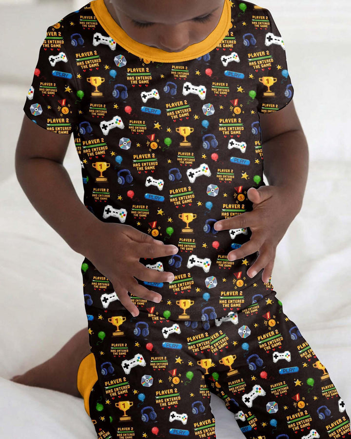 Template Zweiteiliges Pyjama-Set mit kurzen Ärmeln und Shorts
