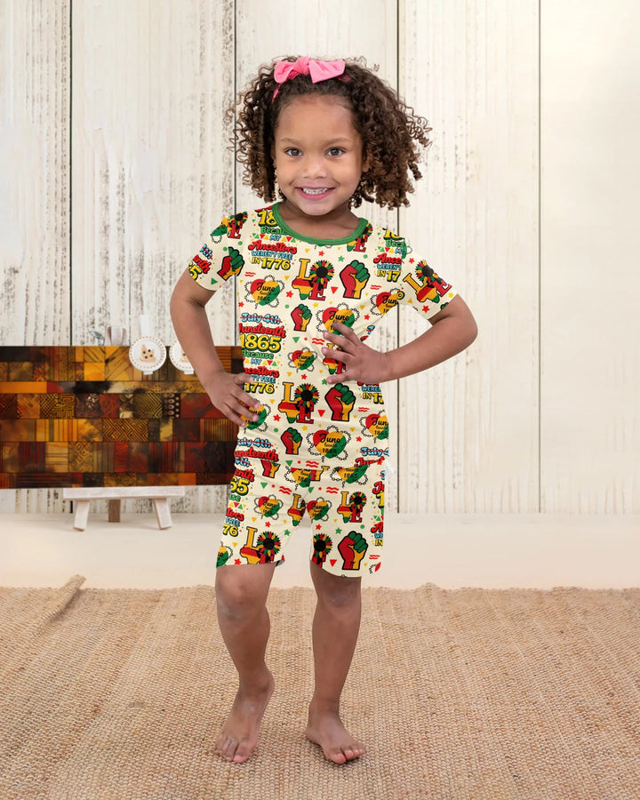 Template Zweiteiliges Pyjama-Set mit kurzen Ärmeln und Shorts